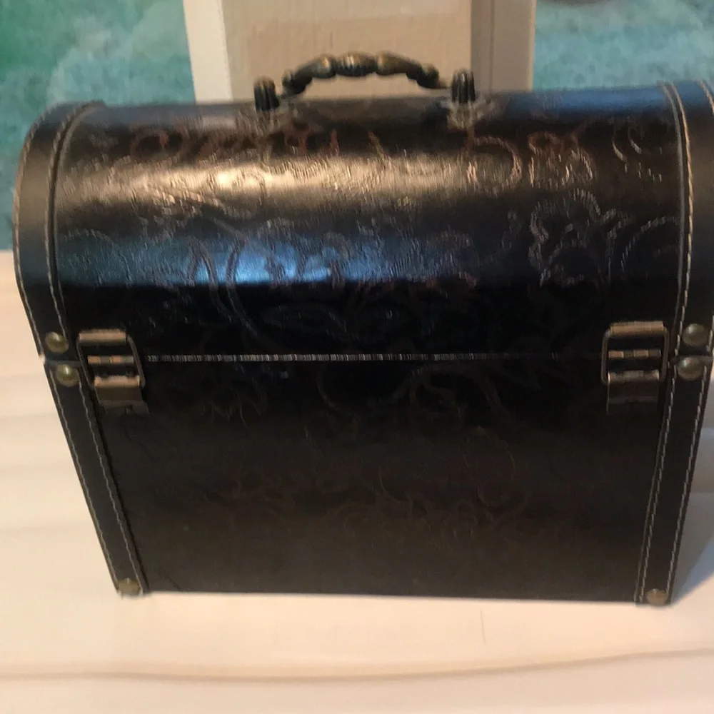 Small Chest - Picture 3 of 16